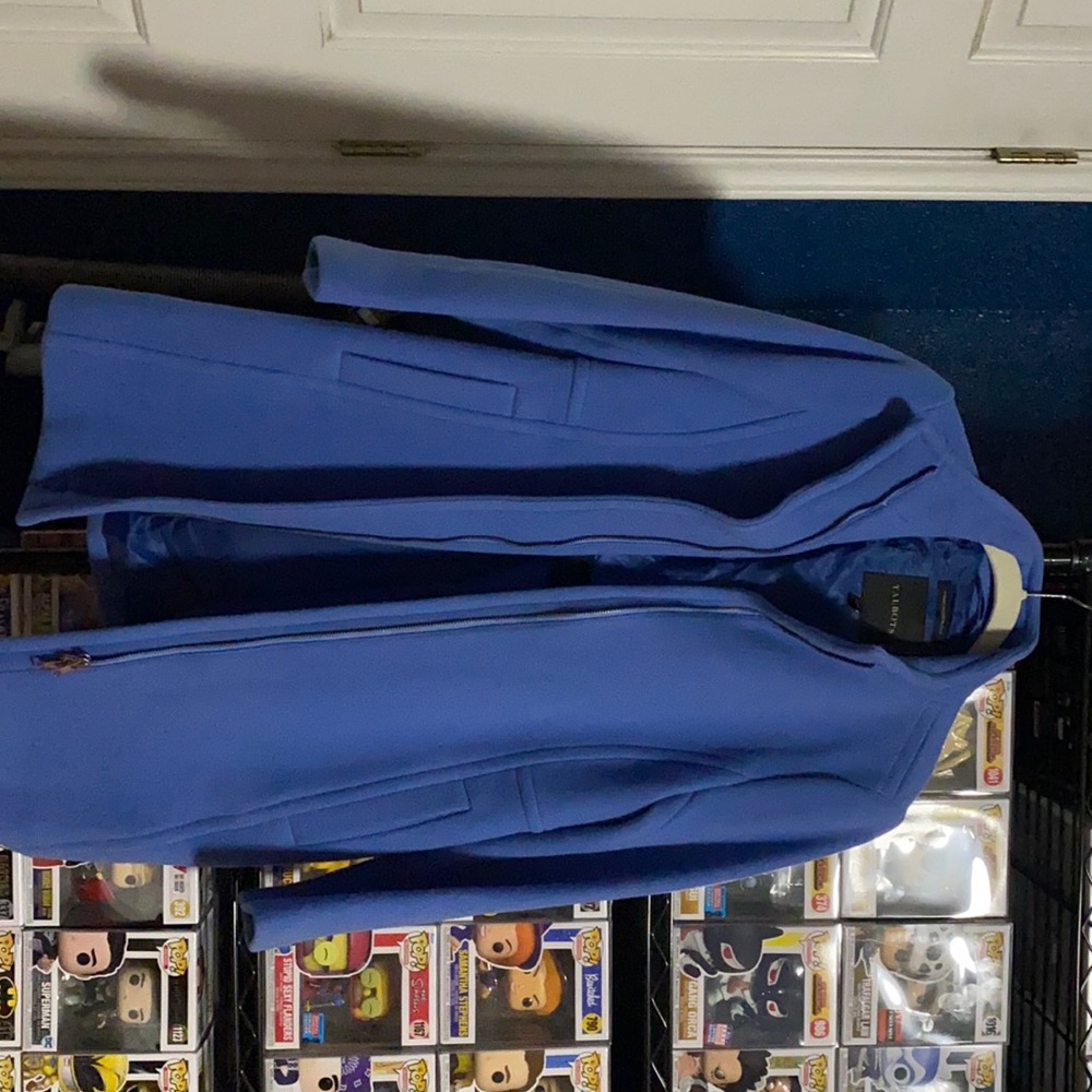 Excellent condition 80% wool 20% nylon thin fit winter coat.